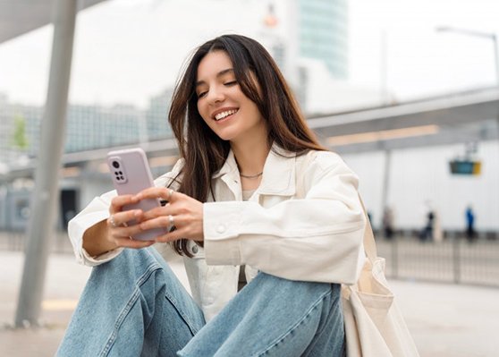 Lady reads something on her smartphone